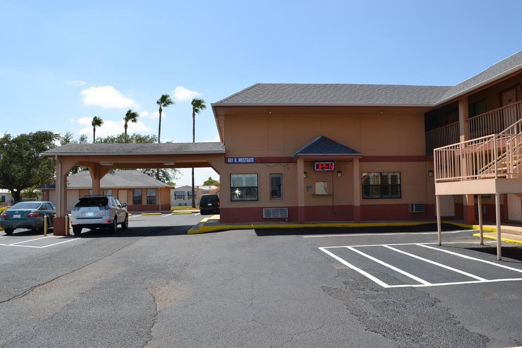 Deluxe Inn And Suites Weslaco Eksteriør bilde